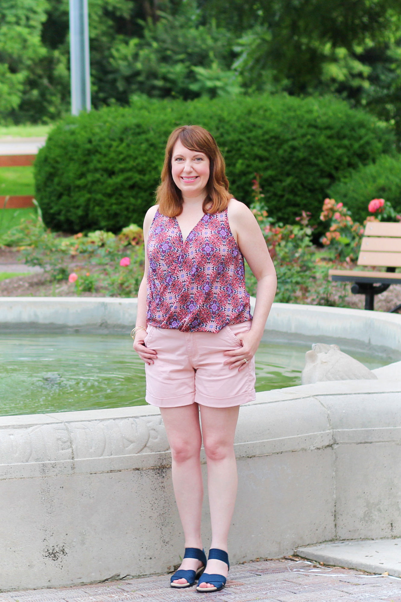 Pink Daisy Tank Top #pink #fashionforwomenover40 #summeroutfit