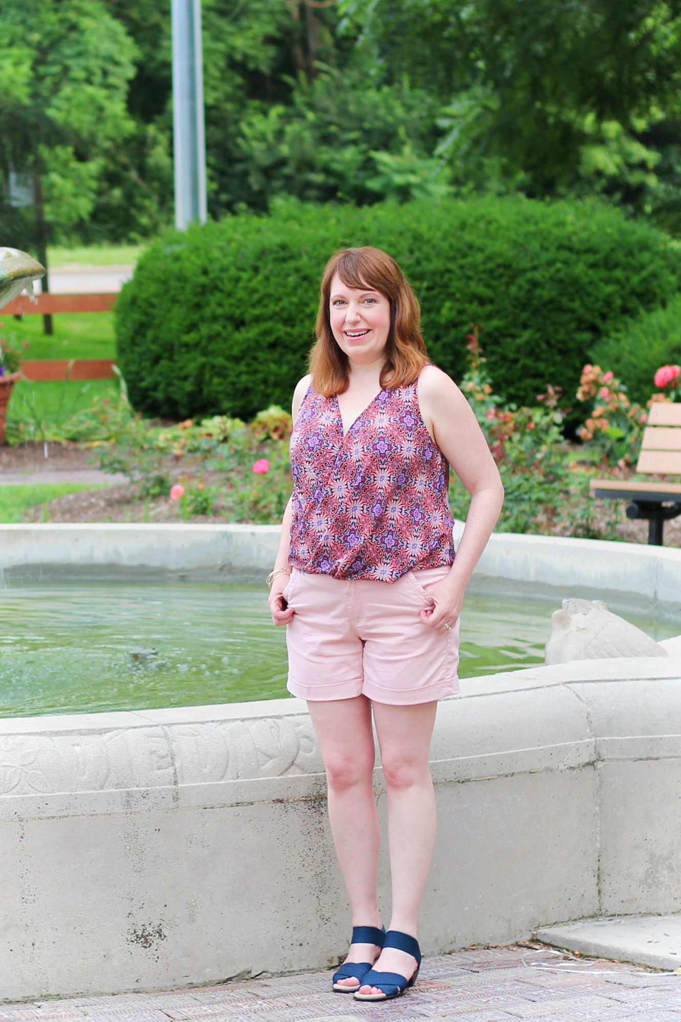 Pink Daisy Tank Top #fashionover40 #summeroutfit