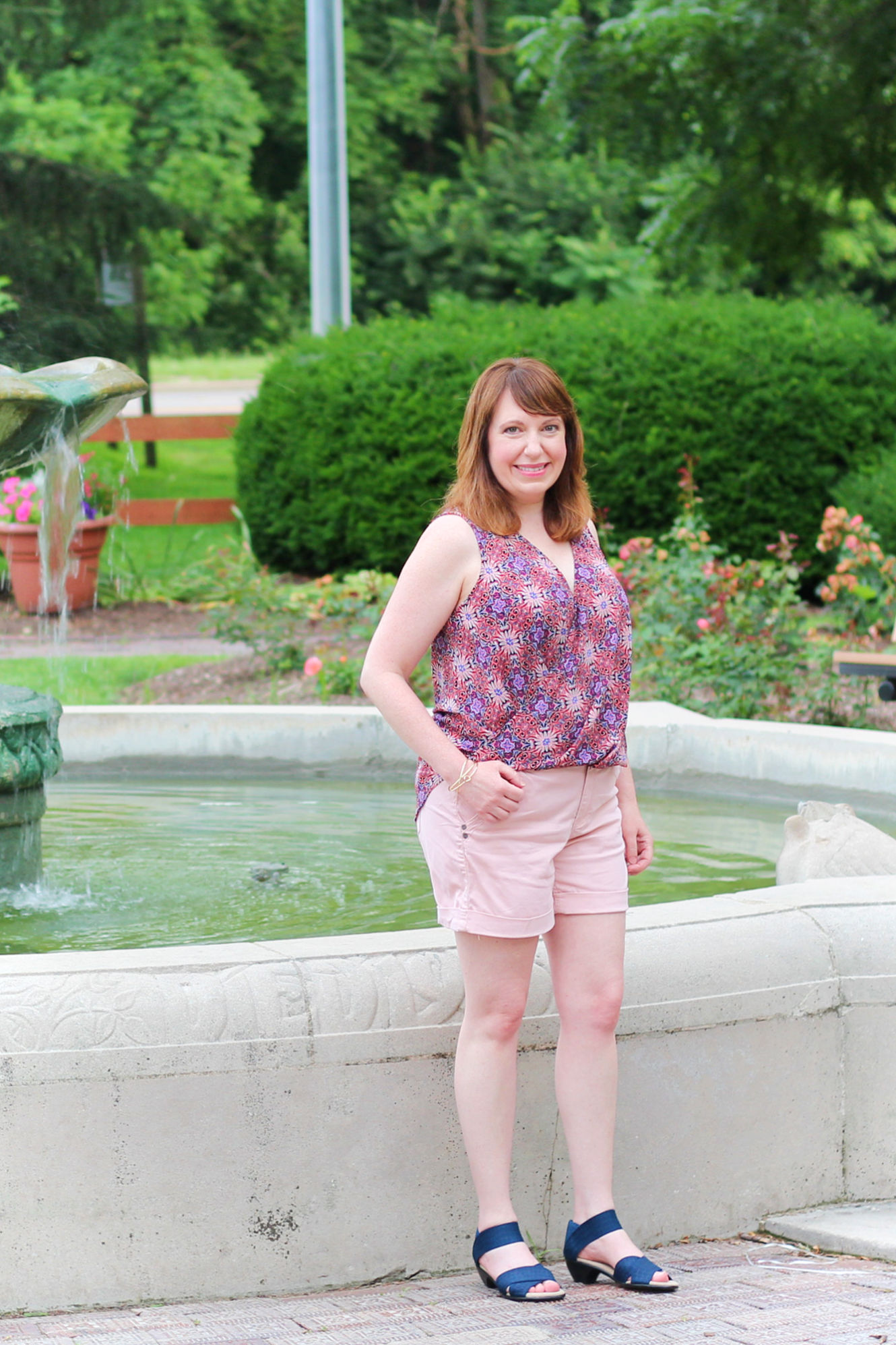 Pink Daisy Tank Top #summeroutfit #fashionover40 #over40fashionblog