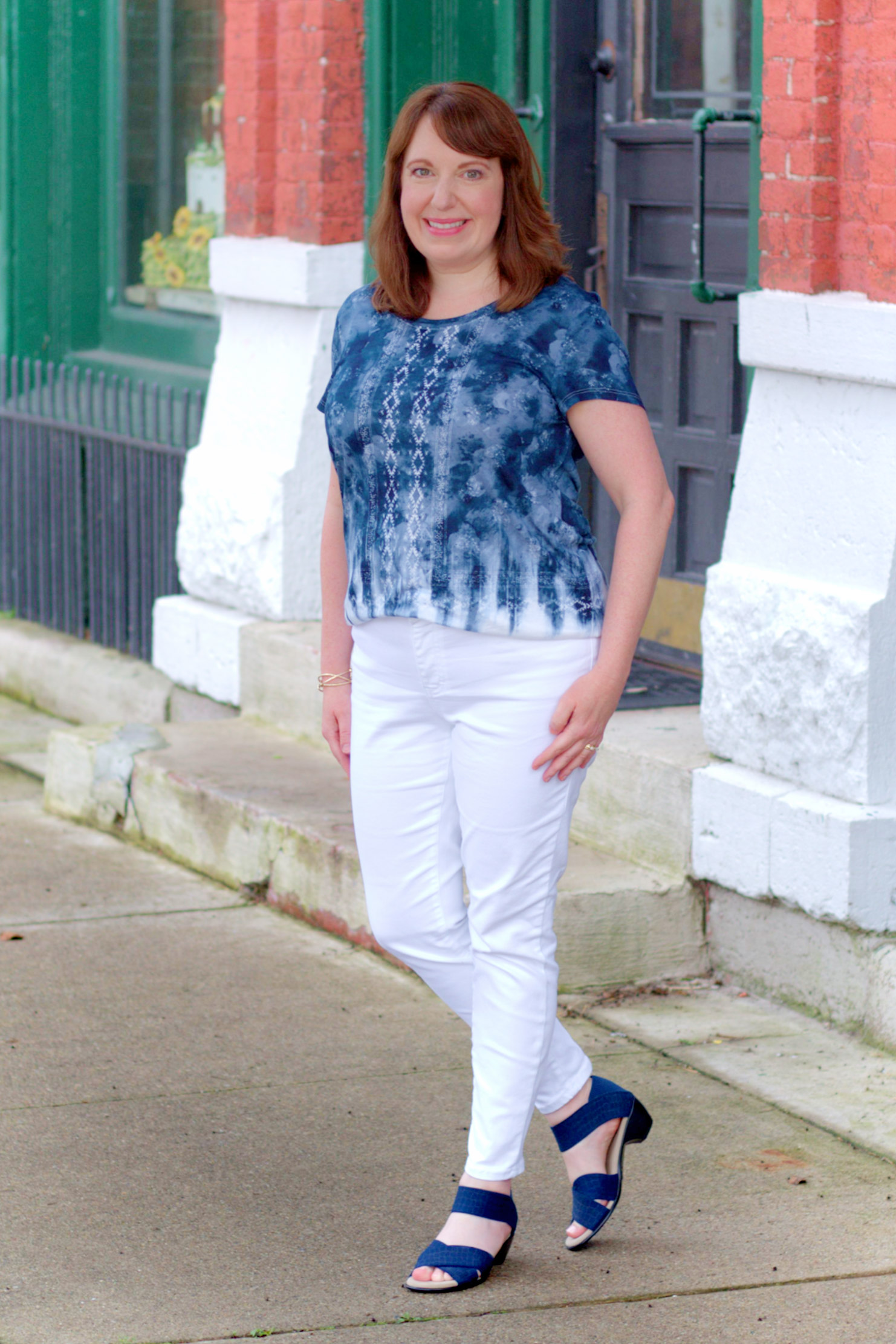 Kohl's Tee And White Jeans