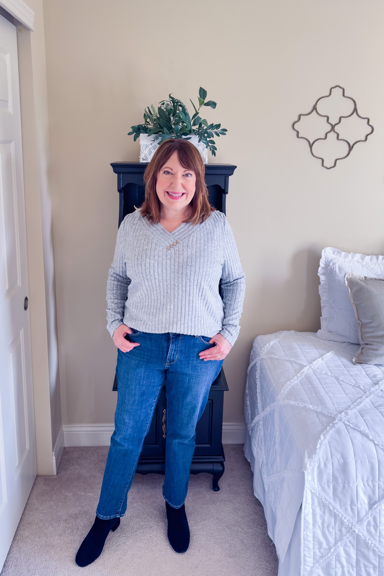 3 Easy Ribbed V-Neck Top Outfits